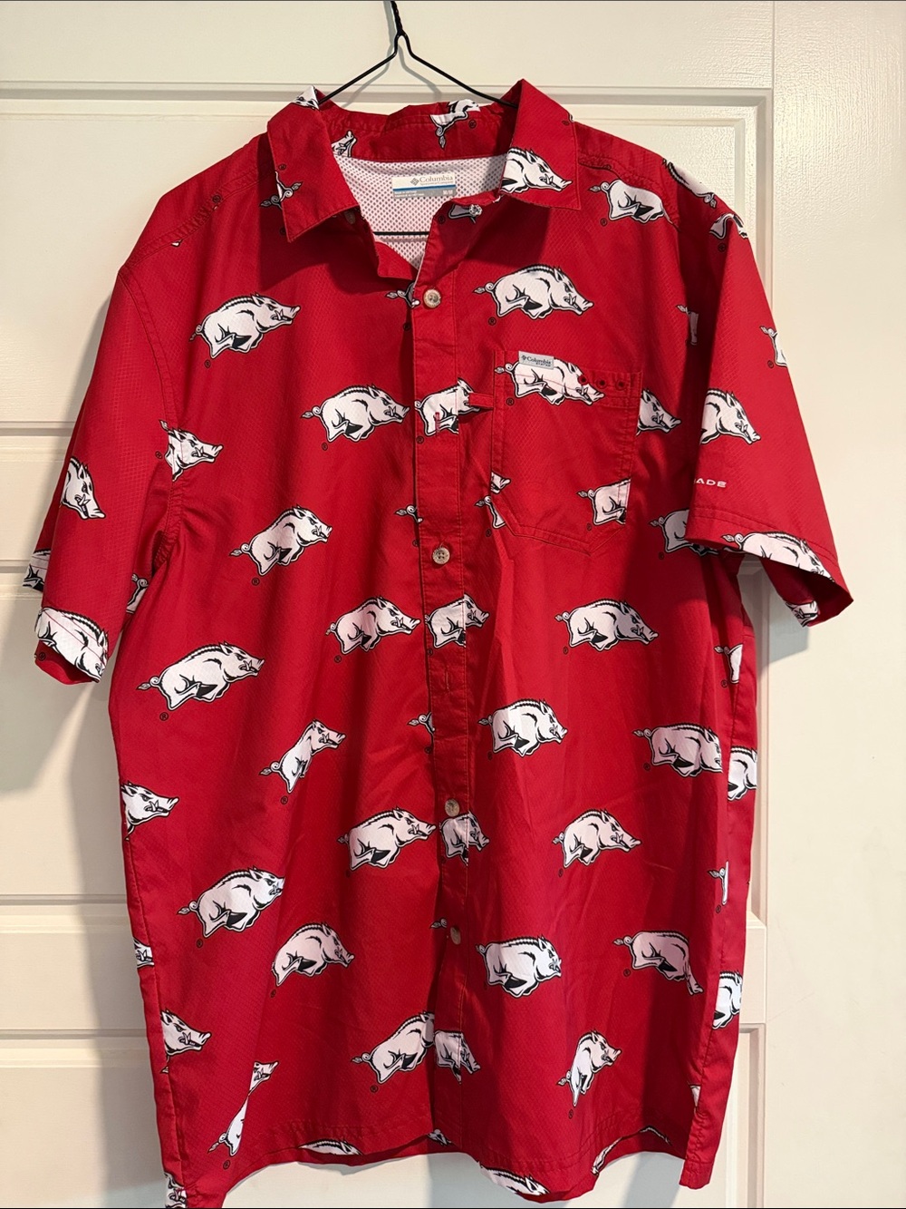 Columbia Red Short-Sleeve Button-Up Shirt with White Razorback Print